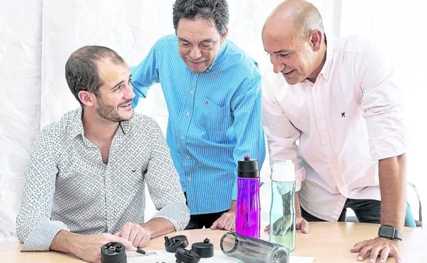 La primera botella portable que purifica el agua con ozono es Made in Spain: Ozeanic 1 Merca2.es image 6 17 Merca2.es
