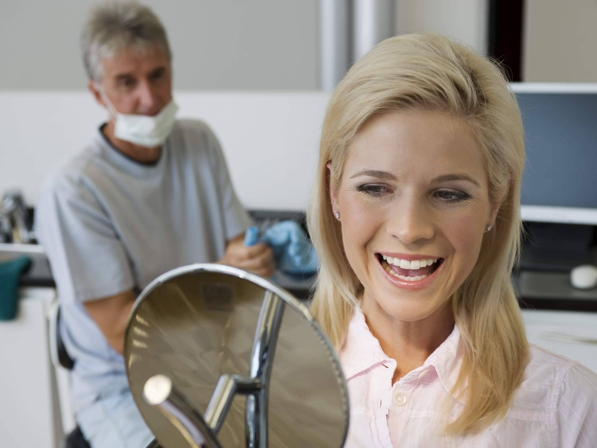 Una sonrisa radiante para prepararse para una boda, con el innovador tratamiento de Diseño de Sonrisa