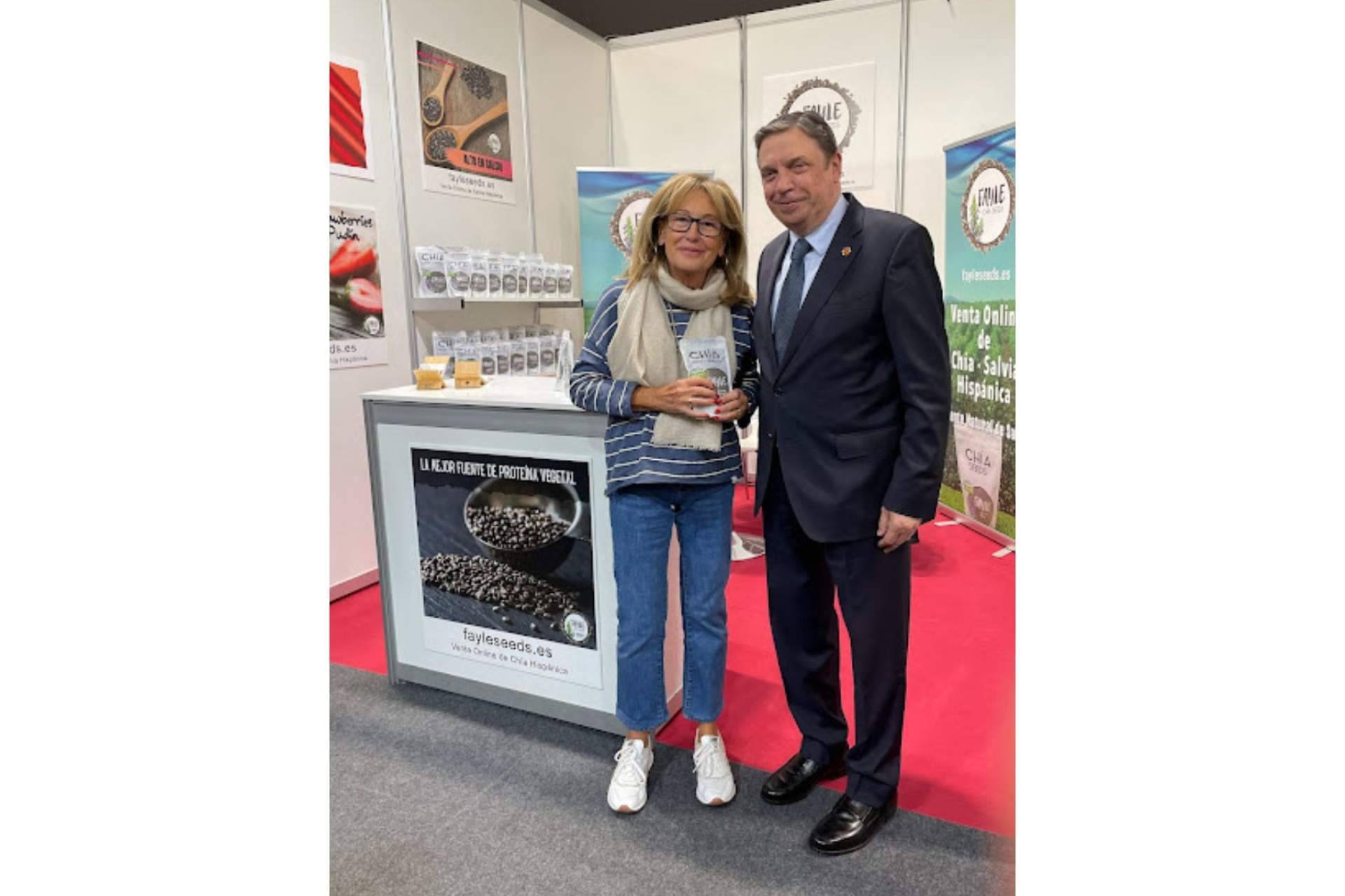 El ministro Luis Planas visitó el stand de Fayle Seeds