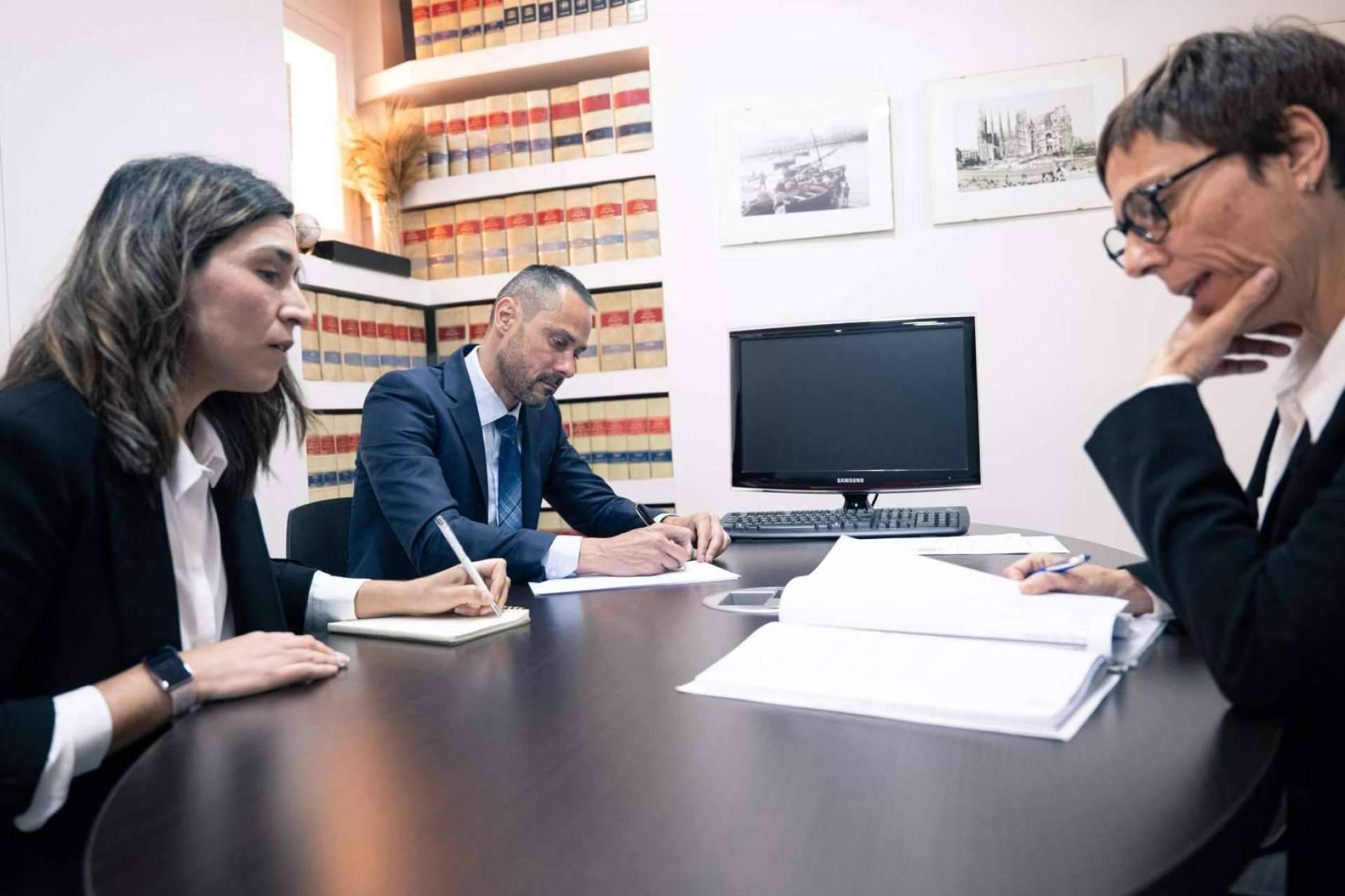 Obtener una indemnización por despido improcedente superior a la legal, con Bravo Advocats