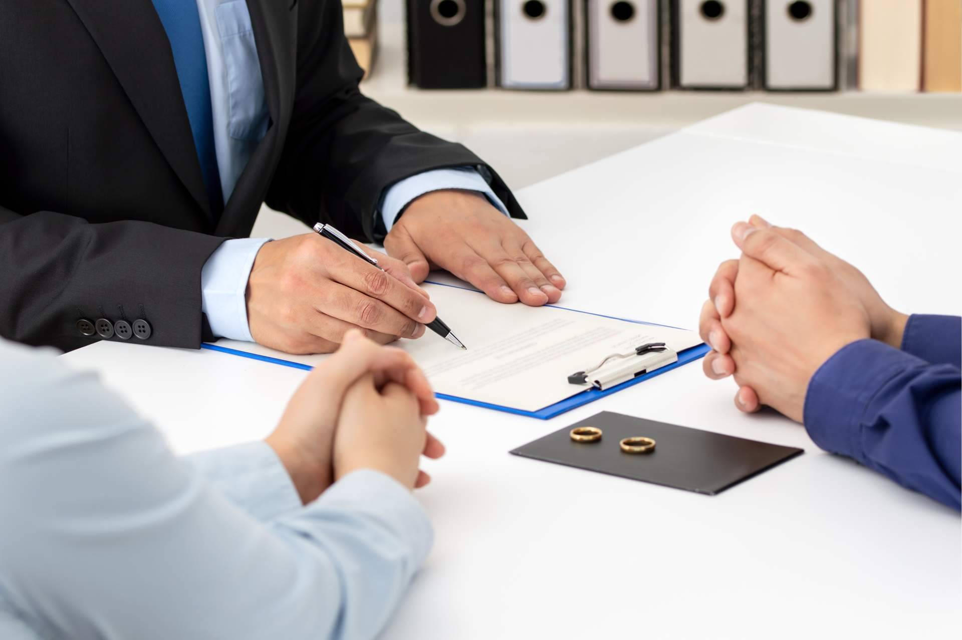 ¿Qué servicios ofrecen los Abogados de Familia en Madrid de Abogados María Girona?
