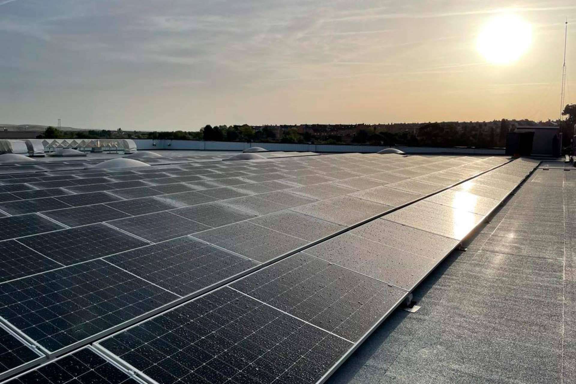 E4e Soluciones ayuda a ahorrar energía en la industria con soluciones de autoconsumo fotovoltaico