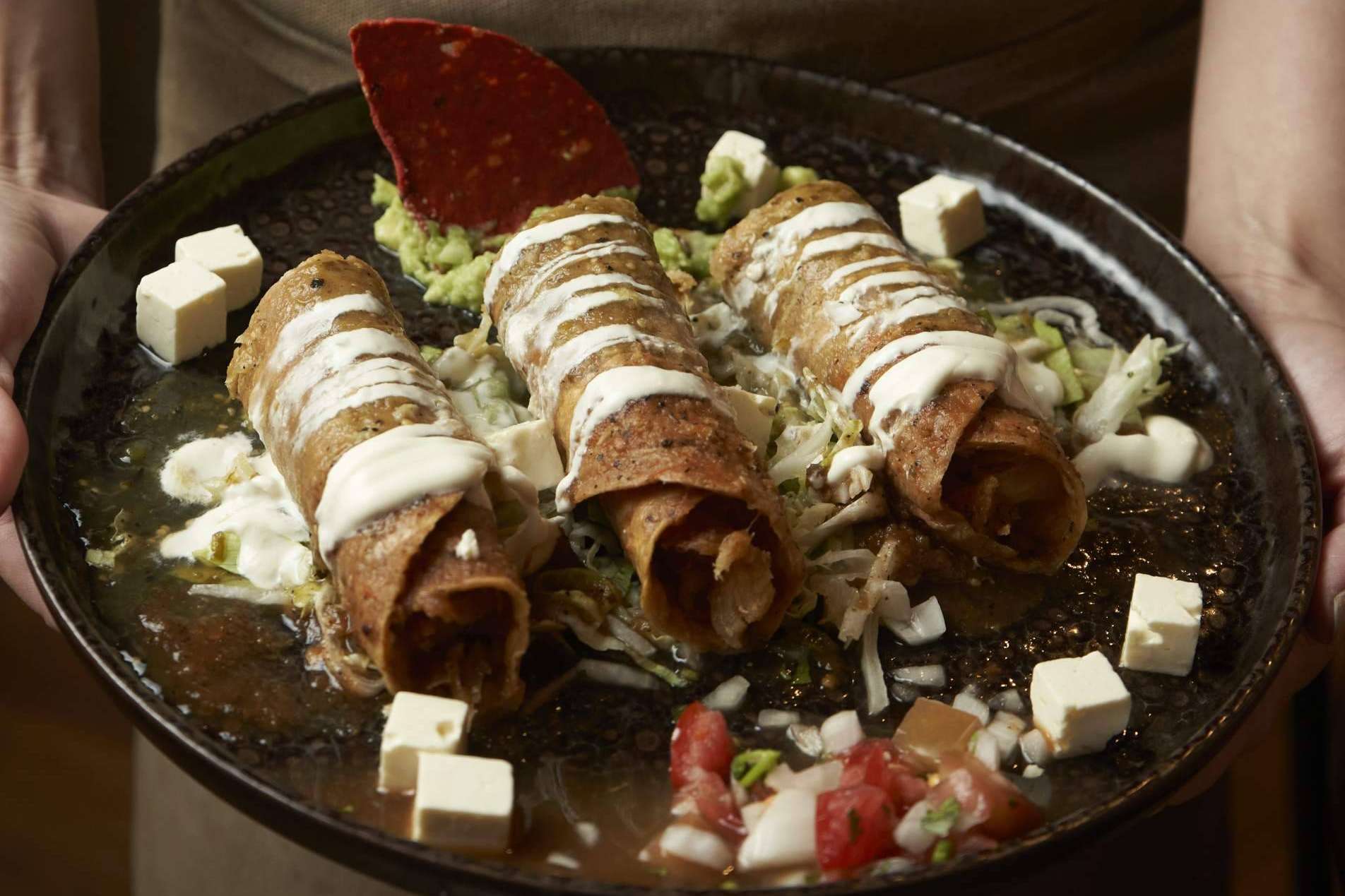 Explorar la rica gastronomía mexicana en Hijo del Maíz, un lugar donde deleitar platos típicos