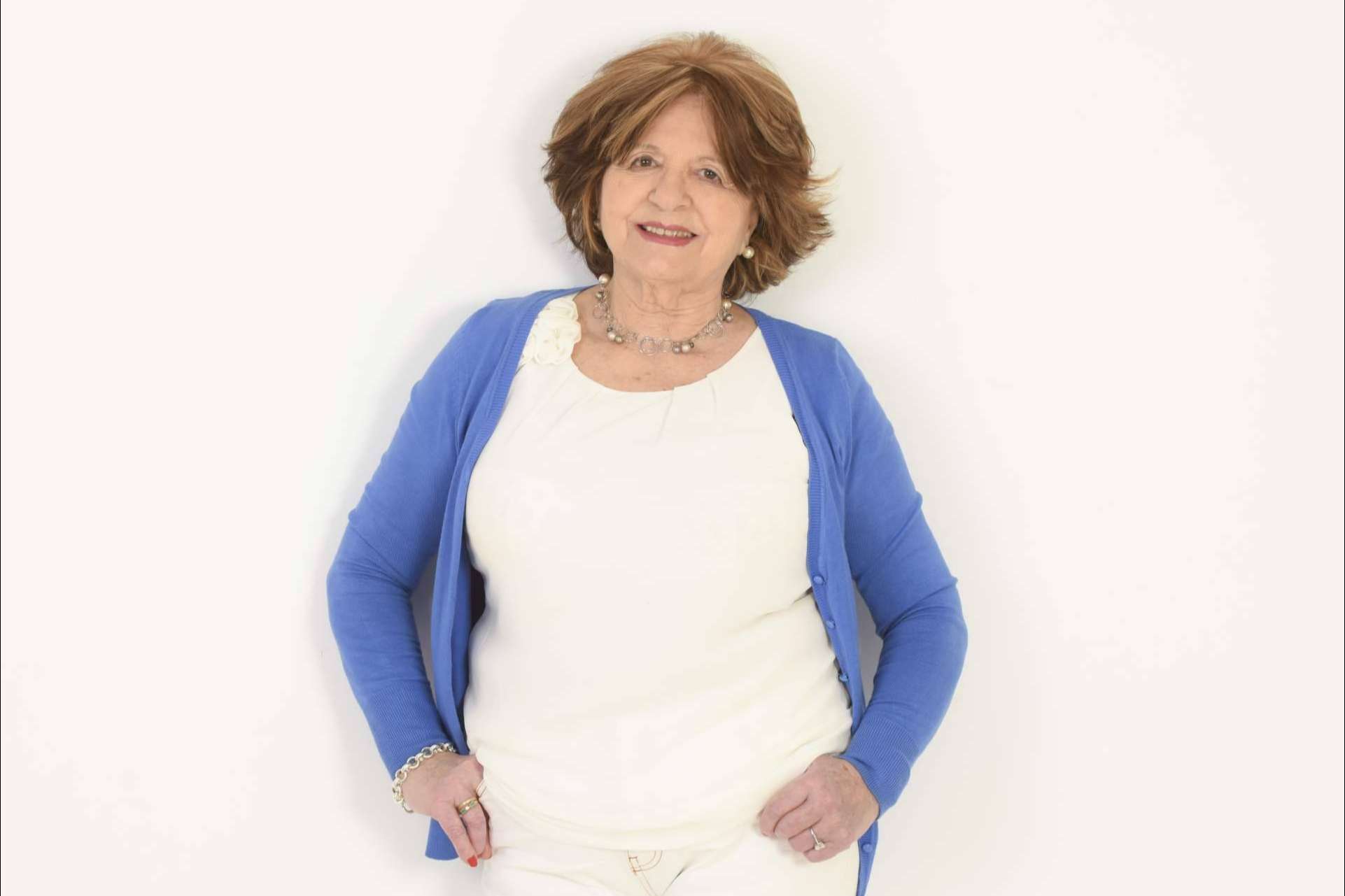 Carmen Viaña de Terán ha publicado su primera obra, llamada ‘¿Quién eres? ¿Por qué manejas mi vida?’, una historia fascinante y emotiva que invita a reflexionar