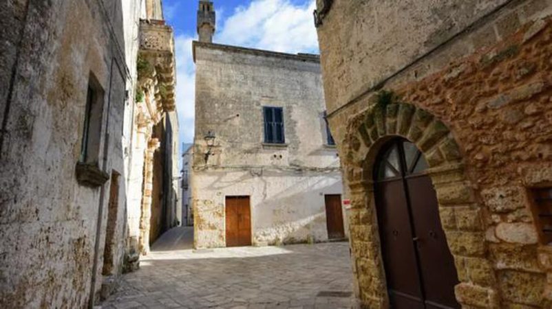 Ha sido la situación que enfrenta este pueblo de Italia lo que los ha llevado a hacer esta oferta