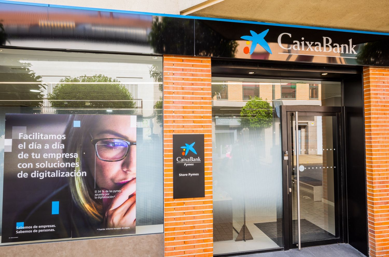 Los 900 empleados y las 73 oficinas que Caixabank utilizará para atraer pymes