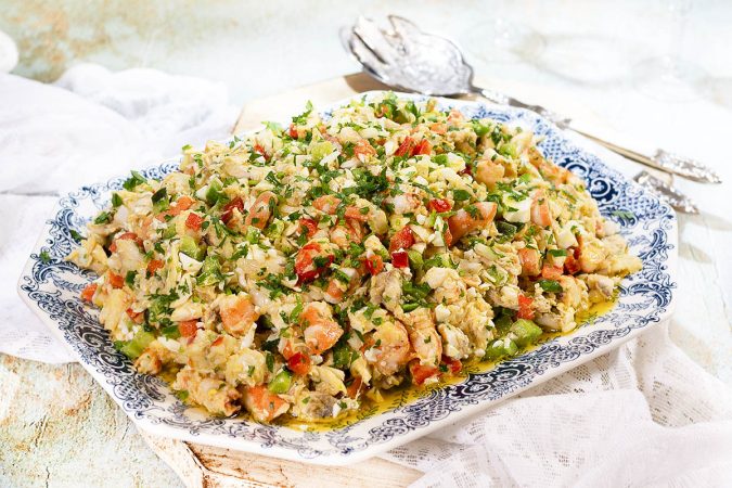 El truco de Arguiñano para hacer un salpicón de marisco que quita el sentido 28 Merca2.es salpi bandeja Merca2.es