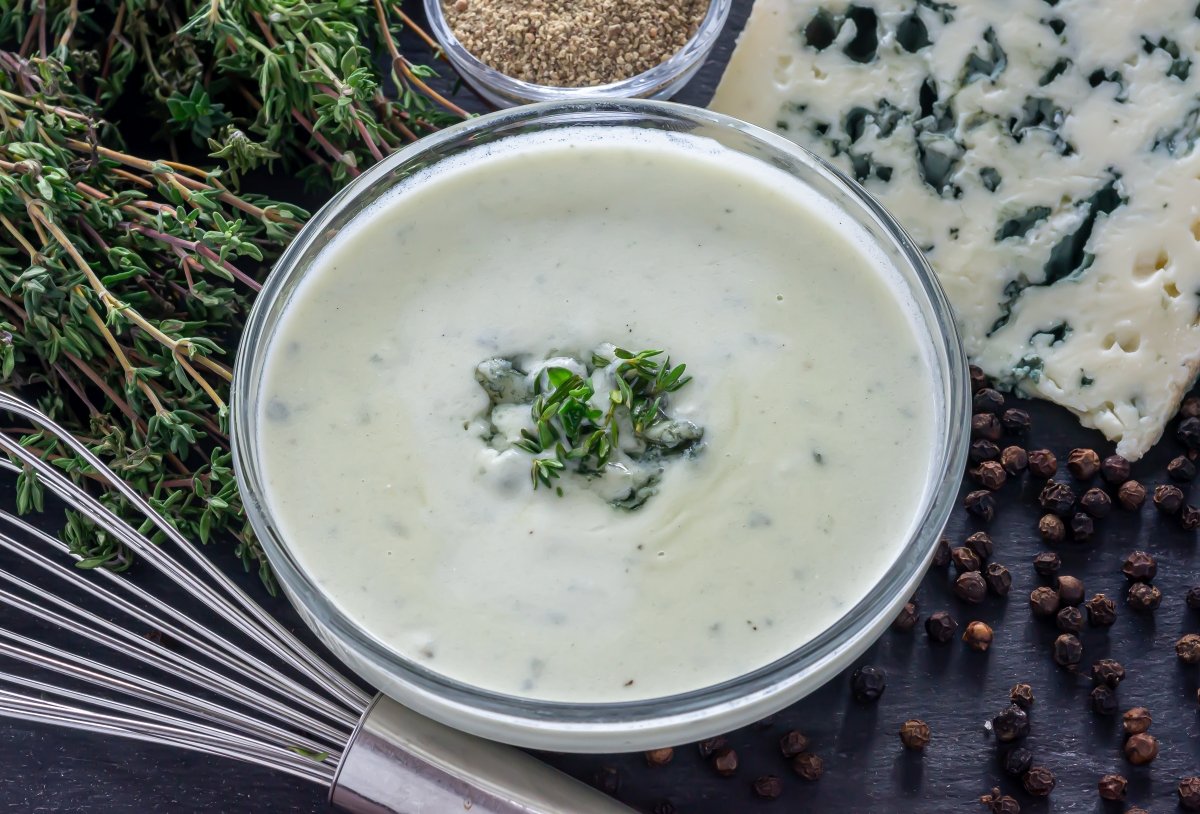 Prepara la mejor salsa Roquefort casera para pasta o carne