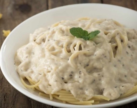 Preparación de la Salsa Roquefort