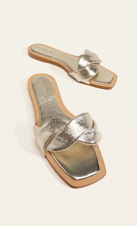 Sandalias planas trenzadas de Stradivarius