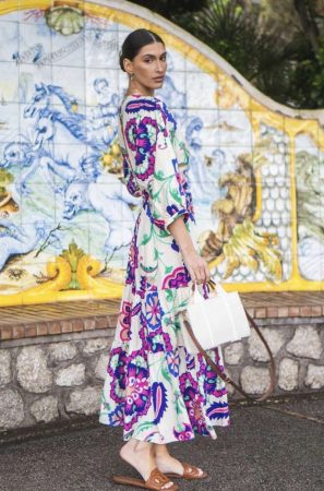 Este vestido holgado de Zara rejuvenece y estiliza a los 50 y está a punto de agotarse 47 Merca2.es Lo consigues en todas las tallas