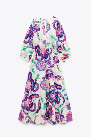 Este vestido holgado de Zara rejuvenece y estiliza a los 50 y está a punto de agotarse 38 Merca2.es El diseño del vestido estampado holgado de la colección de Zara