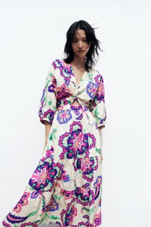 Este vestido holgado de Zara rejuvenece y estiliza a los 50 y está a punto de agotarse 39 Merca2.es Características del vestido estampado holgado de la colección de Zara