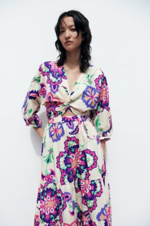 Este vestido holgado de Zara rejuvenece y estiliza a los 50 y está a punto de agotarse 41 Merca2.es No es exclusivo de mujeres de 50 años en adelante