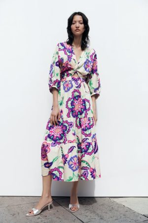 Este vestido holgado de Zara rejuvenece y estiliza a los 50 y está a punto de agotarse 42 Merca2.es Esta prenda se adapta a todo