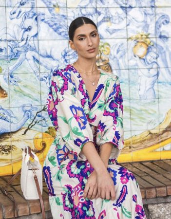 Este vestido holgado de Zara rejuvenece y estiliza a los 50 y está a punto de agotarse 43 Merca2.es Favorece a cualquier tipo de figura