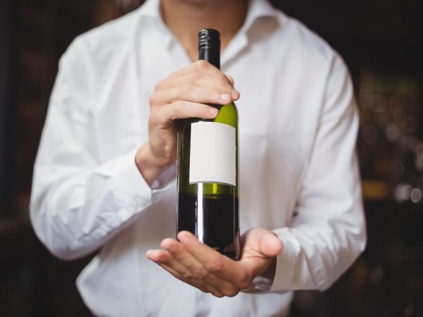 Envían de broma un vino básico de supermercado a un concurso internacional y gana la medalla de oro 27 Merca2.es Un vino de básico confundido con un vino de solera