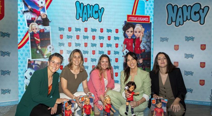 Famosa presenta ‘Nancy, Un Día con la Selección Española’, una edición especial para apoyar a la selección española de fútbol femenino
