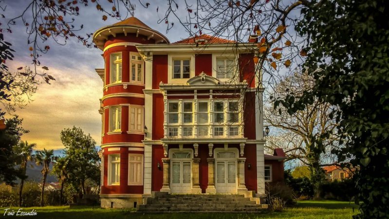 14. La Casa Roja Casa de Eduardo Sanchez scaled e1651739669608 Merca2.es