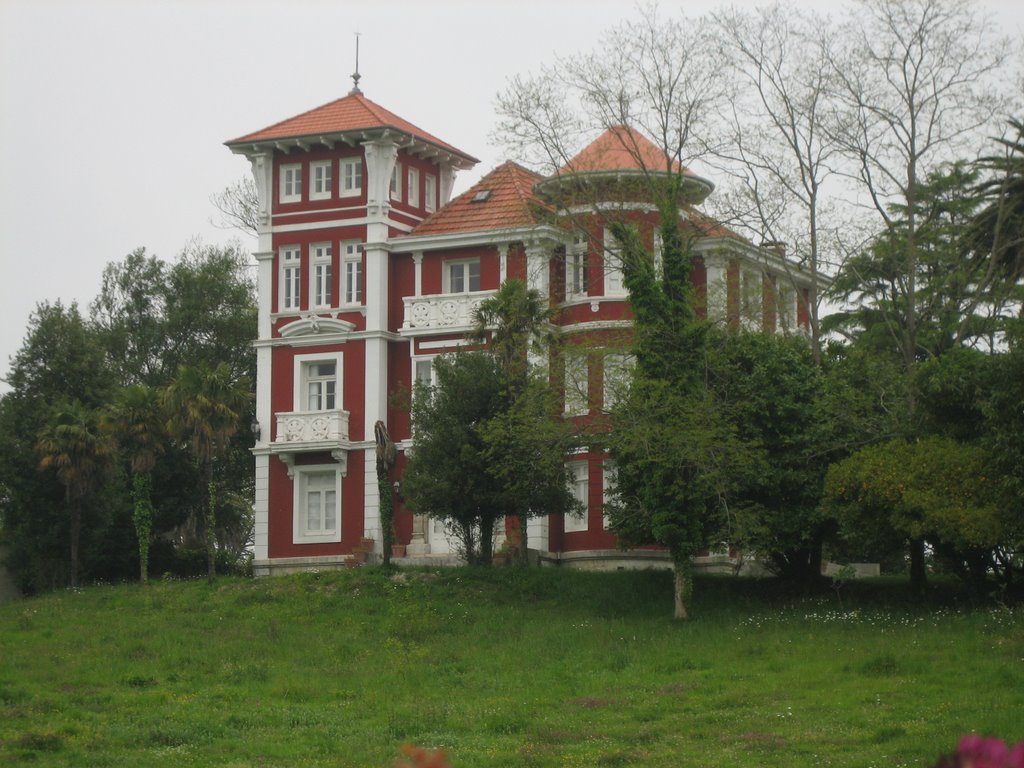 ¿Te acuerdas de la Casa Roja de la serie ‘La Señora’? Pues podría ser tuya