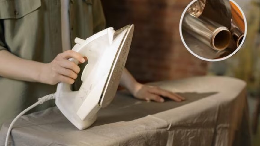 Ahorra tiempo y esfuerzo planchando con el truco del papel de aluminio