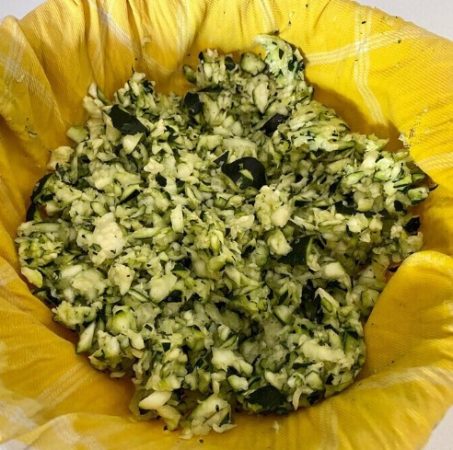 Ingredientes de las albóndigas de calabacín para 4 personas