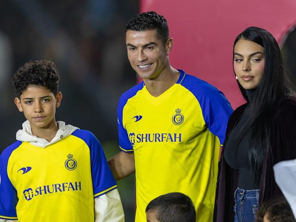 Cristiano Ronaldo y Georgina durante la presentación en Al-Nassr