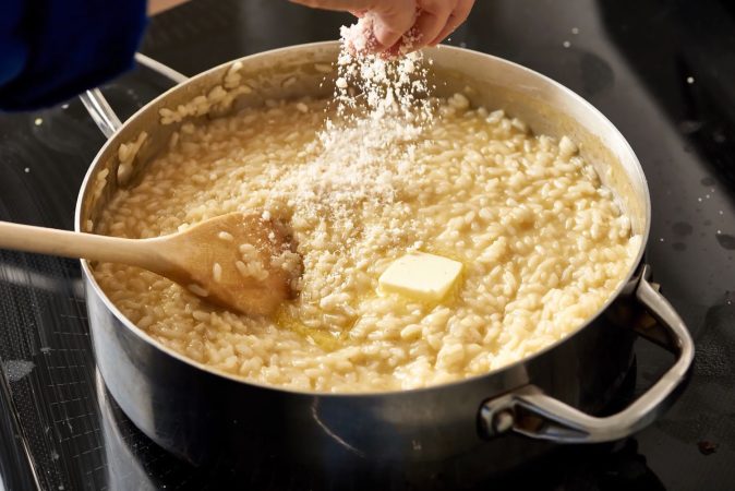Dale los últimos toques al risotto de atún