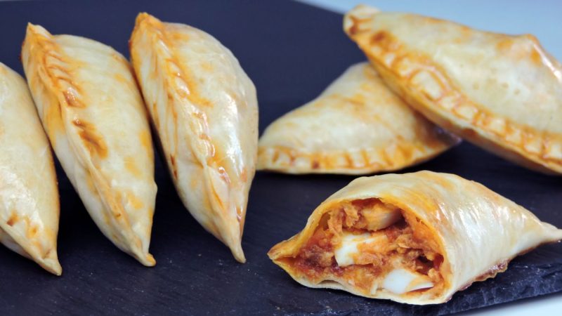 Para preparar las empanadillas de atún al horno sigue los siguientes pasos
