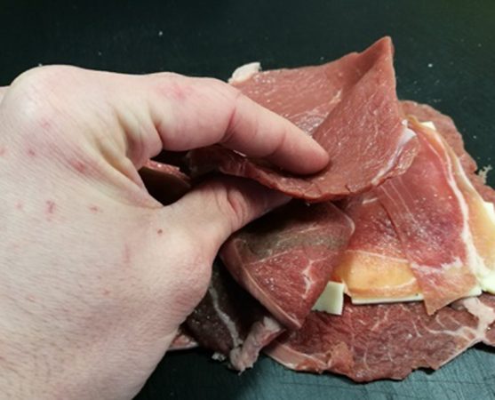 Envuelve los filetes