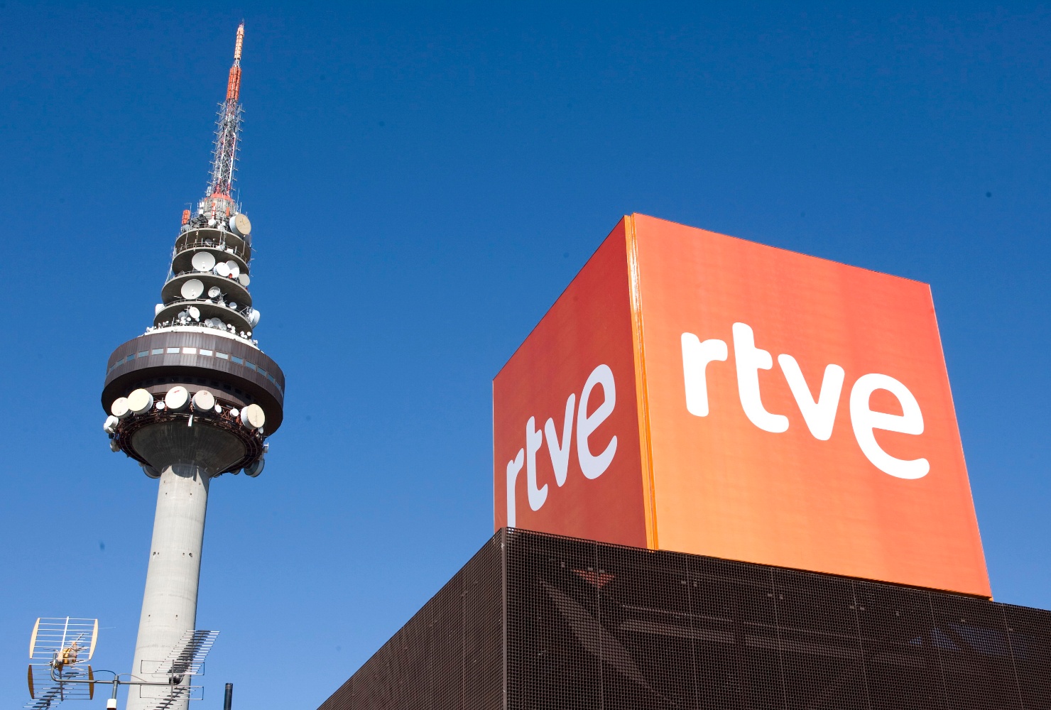 Estos son los sueldos de los presentadores mejor y peor pagados en TVE