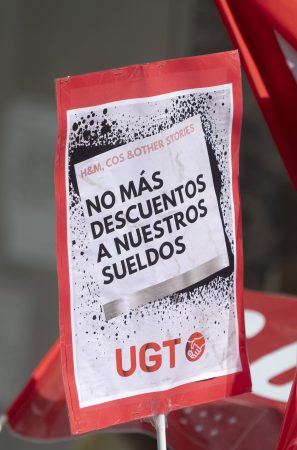 EuropaPress 5284005 pancarta protesta trabajadores cadena sueca moda hm gran via 20 junio 2023 Merca2.es