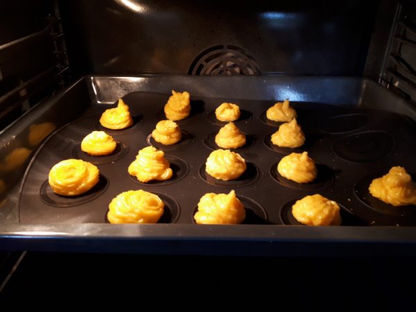 Hornea los profiteroles