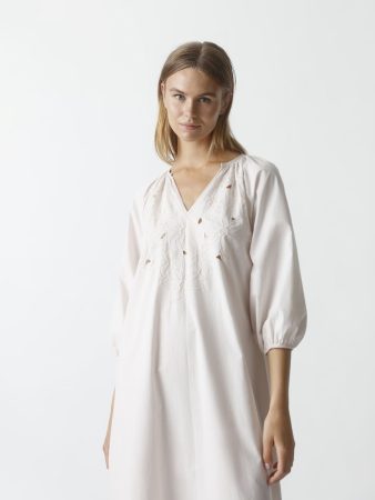 Kaftán con bordados