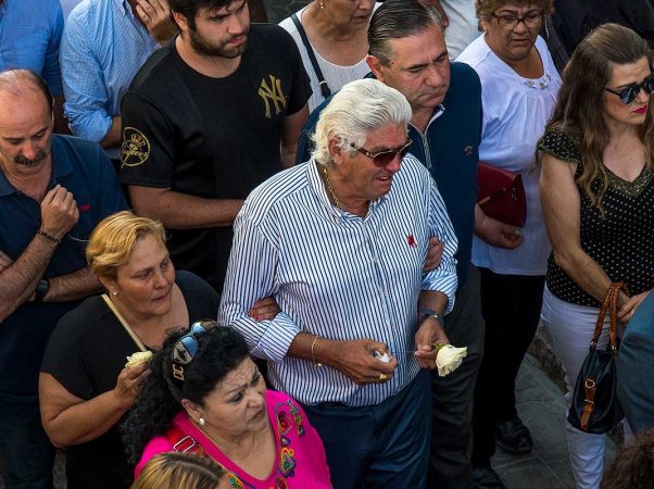 Los padres de José Antonio Reyes en su funeral