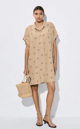 Vestido camisero de manga corta en tono beige de Parfois