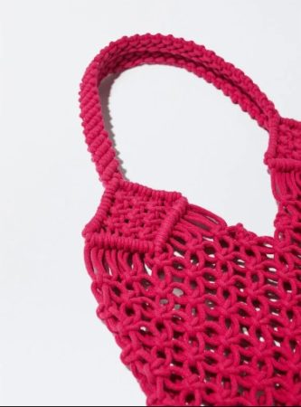 El bolso está disponible en Parfois en cuatro colores