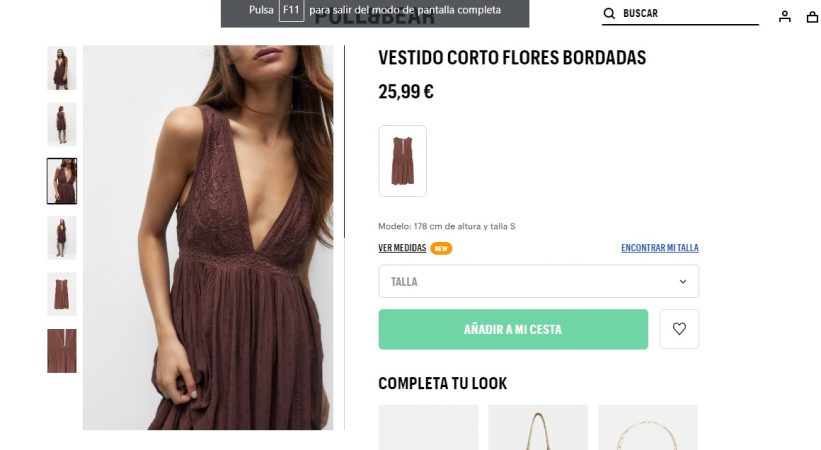 Pull&Bear también tiene vestidos cortos y boho en su colección