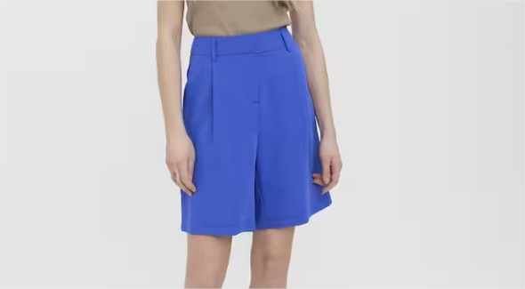 Dale un toque de color a tus looks con estas bermudas y otras prendas de El Corte Inglés perfectas para los días más calurosos 1 Merca2.es Short de mujer tiro alto con bolsillos el corte ingles