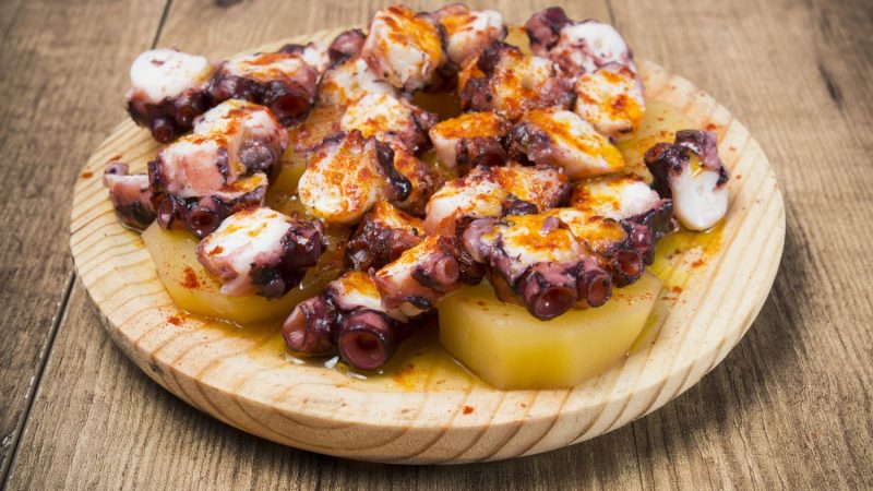 Cómo preparar un increíble pulpo a la gallega 30 Merca2.es Sirve el pulpo a la gallega