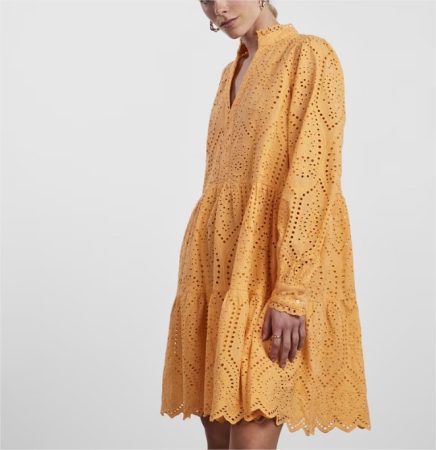 El vestido de Sfera que causa sensación y que arrasa en El Corte Inglés esta temporada 3 Merca2.es Vestido corto troquelado el corte ingles