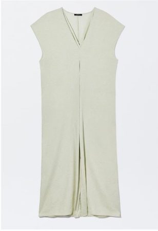 Dale un toque de color a tus looks con estas bermudas y otras prendas de El Corte Inglés perfectas para los días más calurosos 9 Merca2.es Vestido de mujer midi con cuello pico en liso Merca2.es