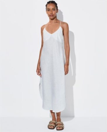 Dale un toque de color a tus looks con estas bermudas y otras prendas de El Corte Inglés perfectas para los días más calurosos 10 Merca2.es Vestido de tirantes con apertura frontal en liso Parfois el corte ingles Merca2.es