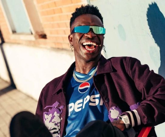 Vinicius fuera del campo