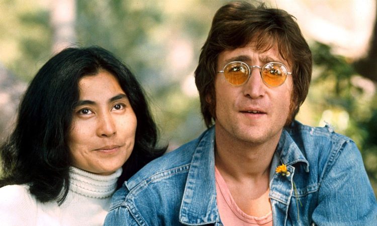 Yoko Ono y John Lennon Merca2.es