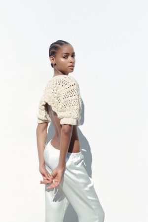 Los ‘crop tops’ de ganchillo como el de Zara, están en tendencia