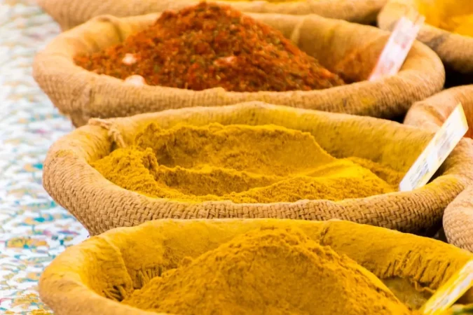 El curry, especialmente el curry de garbanzos, tiene muchos beneficios que debes aprovechar