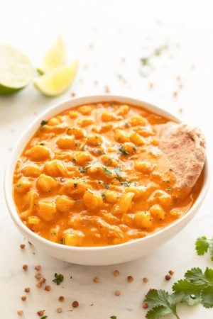 ¿Qué te parece probar hacer un curry de garbanzos?