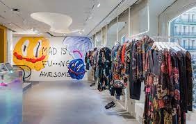 Desigual decide apostar por las start-ups de inteligencia artificial 1 Merca2.es Interior establecimiento Desigual