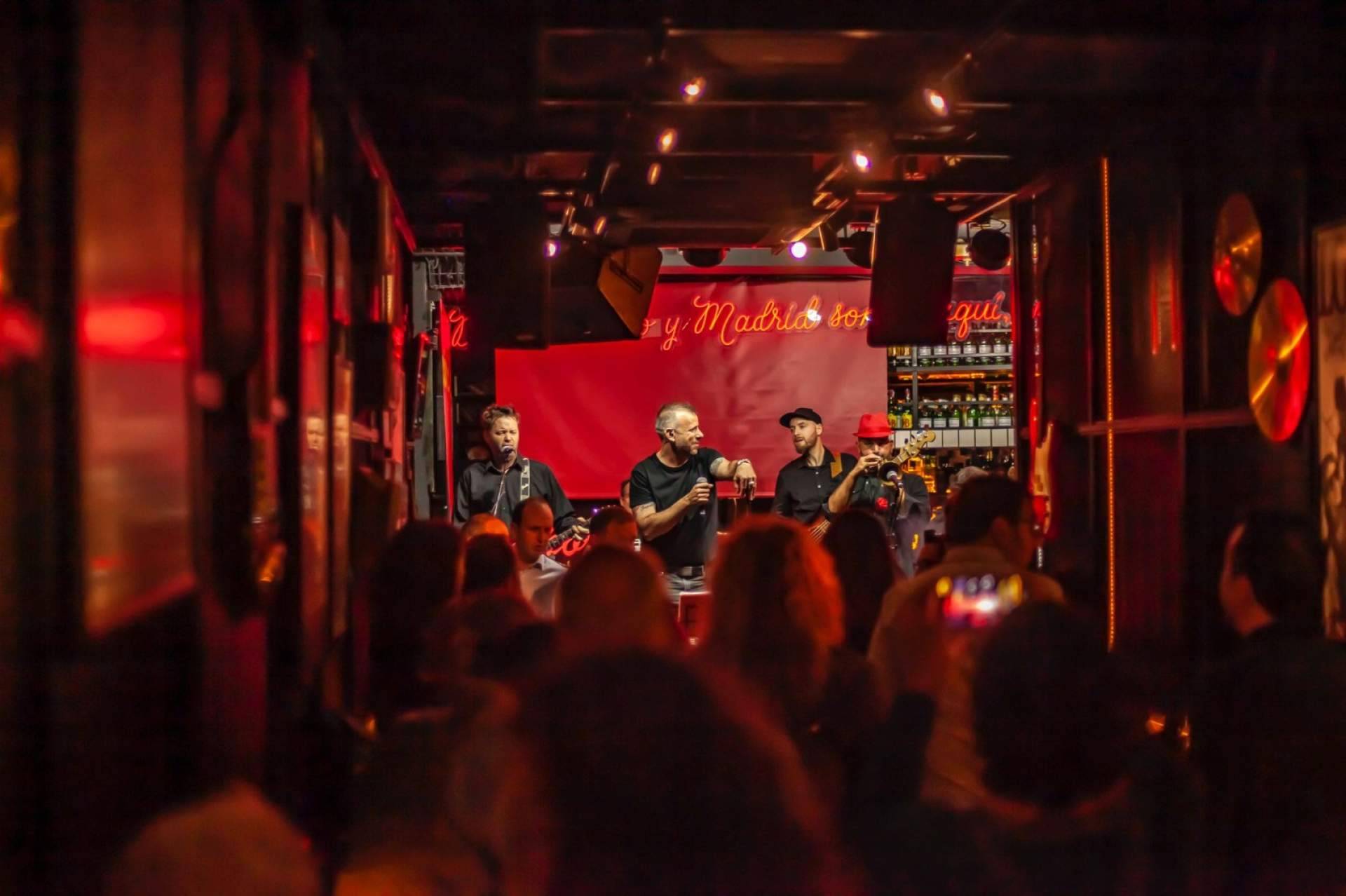 El Cien por Cien, un pub con una Banda Sonora Original que crea un ambiente inigualable